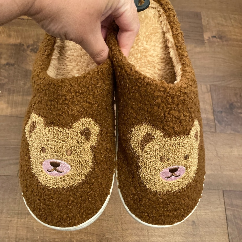 Snuggly Cute Teddy Bear Slippers Plush Women’s 9 NEW